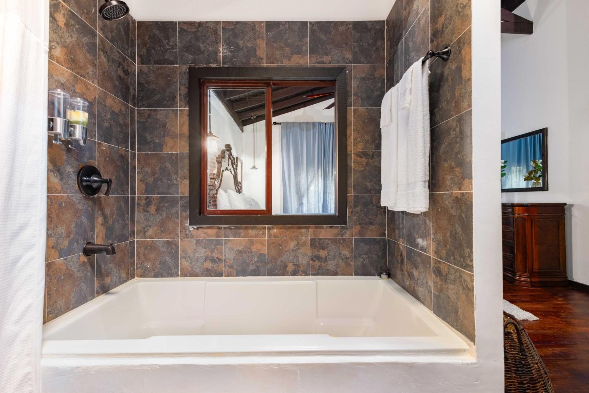 Serendipity Holistic Resort Spa Kingston Ngoại thất bức ảnh