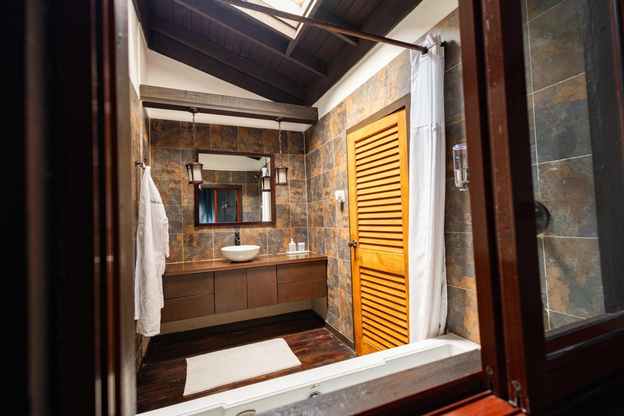 Serendipity Holistic Resort Spa Kingston Ngoại thất bức ảnh