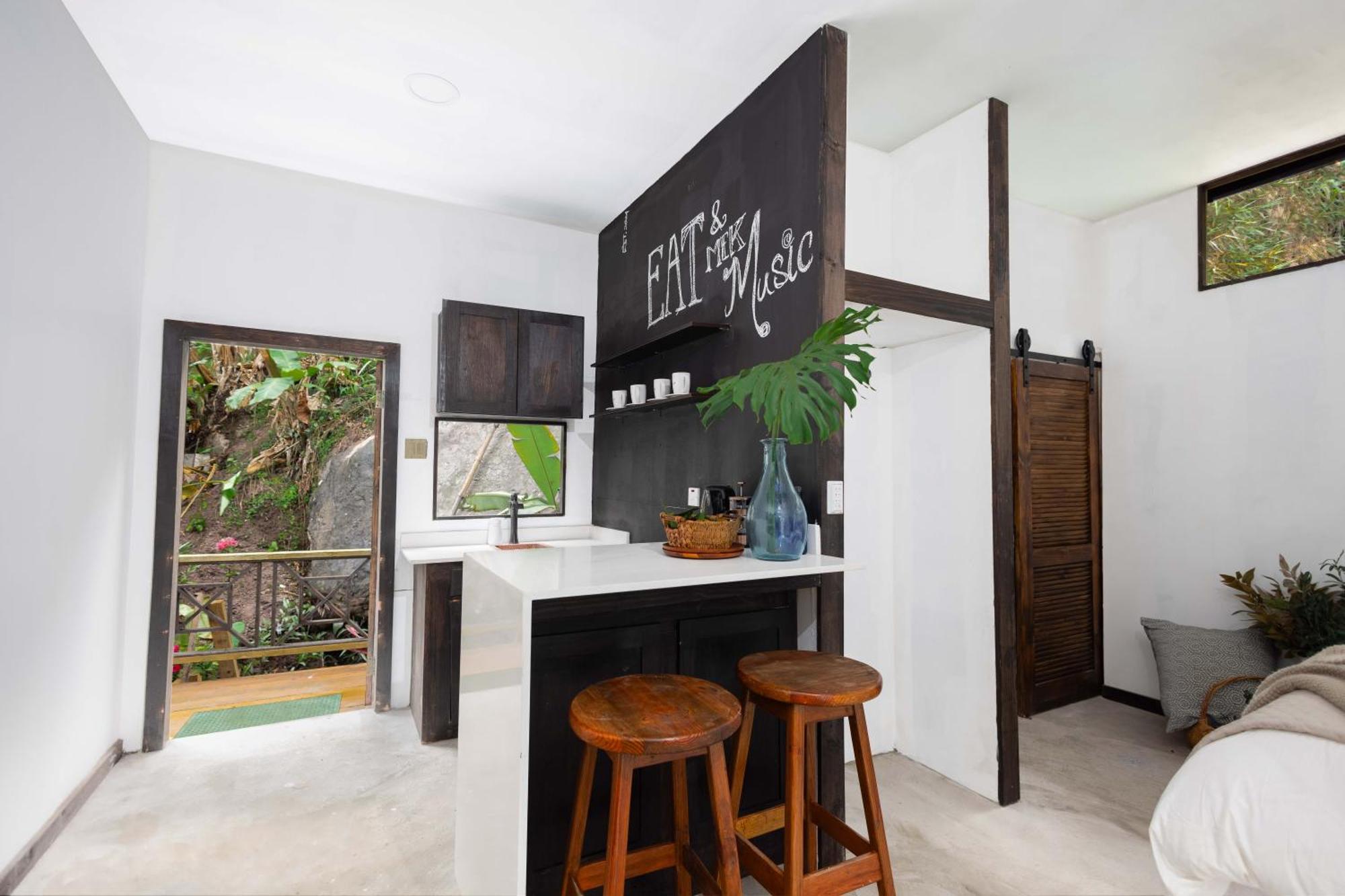 Serendipity Holistic Resort Spa Kingston Ngoại thất bức ảnh